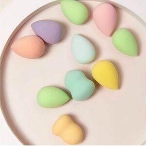 NWT Moda new 10 piece makeup sponge set various colors and sizes to help you.